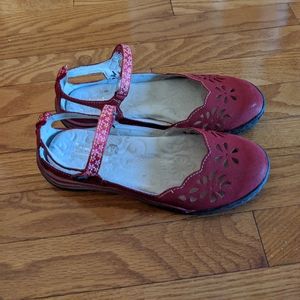 Jambu Adventure Design Sz 7.5M All Terra Design